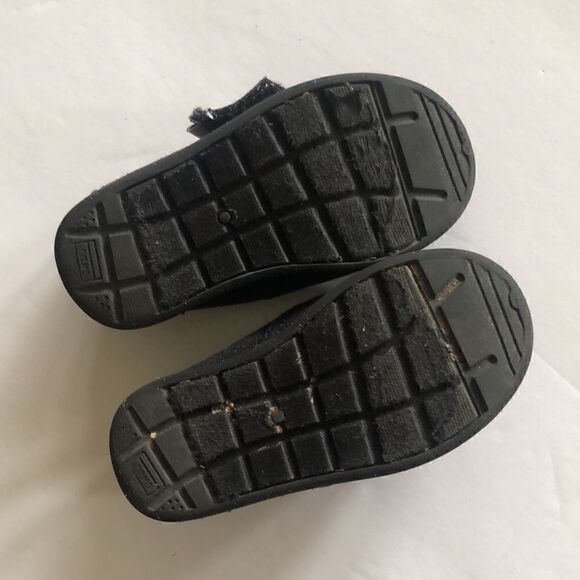 Toms black Velcro closure toddler play sneakers size 6 - Picture 5 of 7